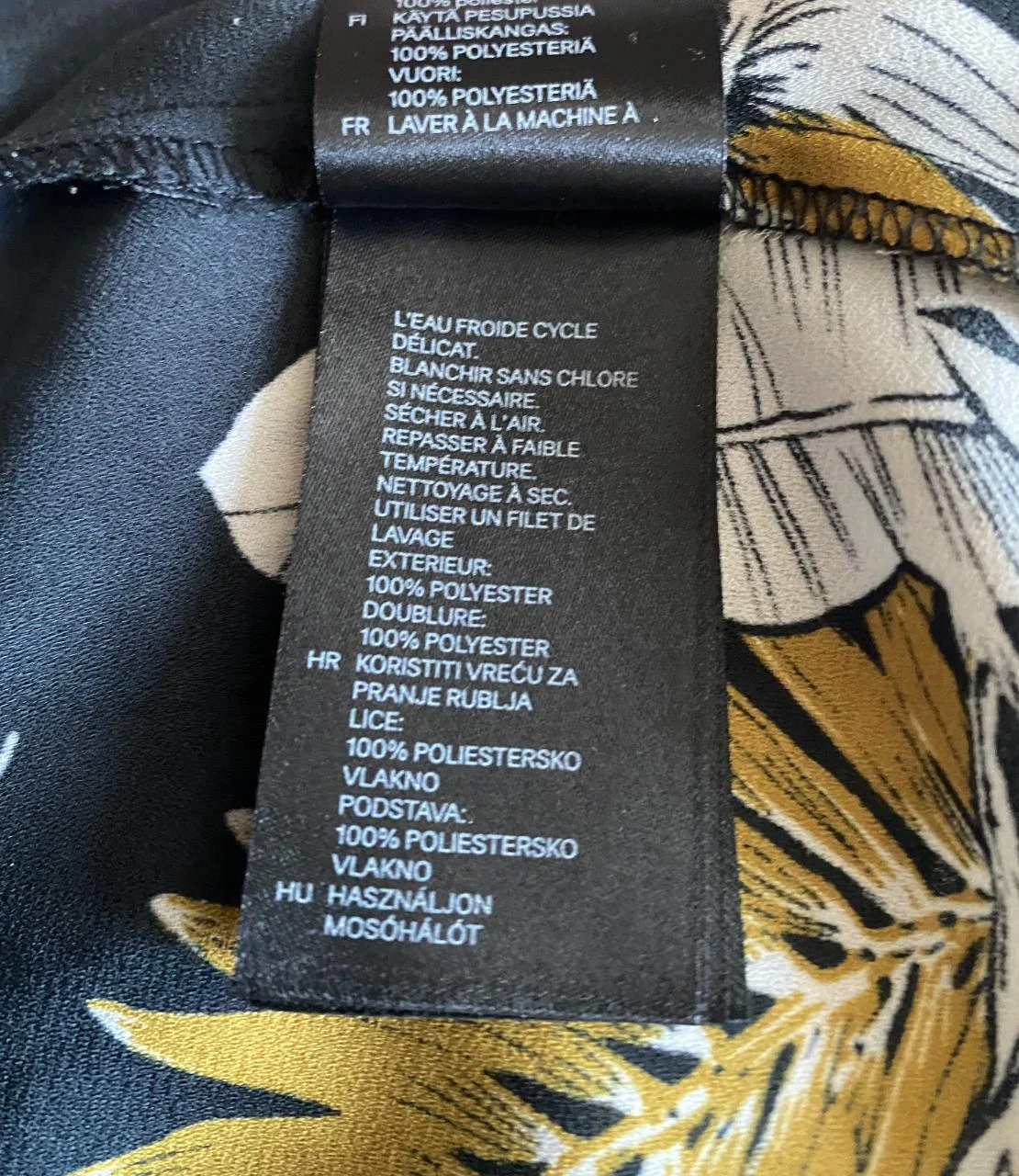 H&M mid-length dress size 34 black with ochre & white tropical print – V-back, side lacing – photo 11